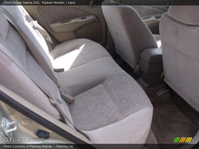 Radium Metallic / Sand 2000 Nissan Sentra GXE
