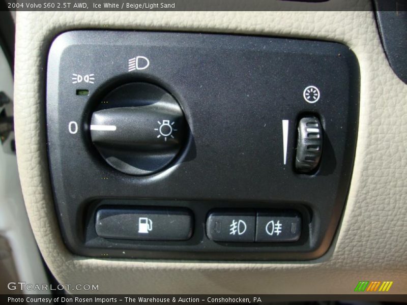 Ice White / Beige/Light Sand 2004 Volvo S60 2.5T AWD