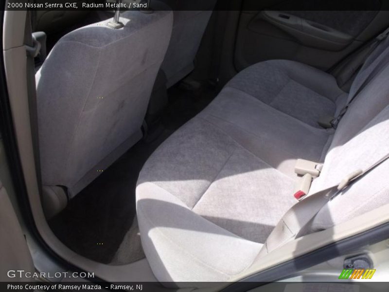 Radium Metallic / Sand 2000 Nissan Sentra GXE