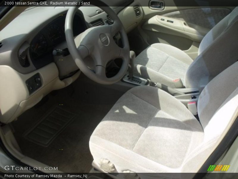 Radium Metallic / Sand 2000 Nissan Sentra GXE