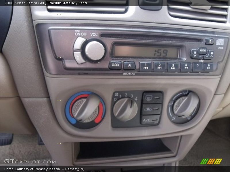 Radium Metallic / Sand 2000 Nissan Sentra GXE