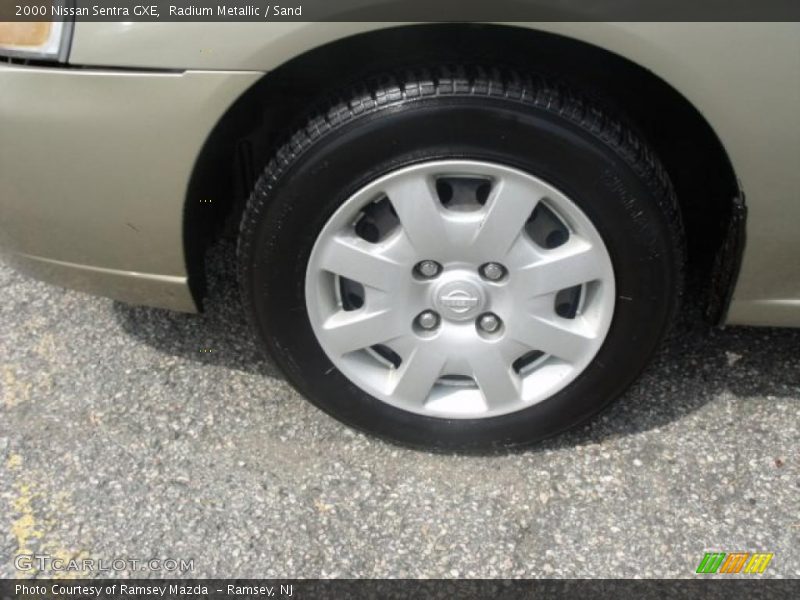 Radium Metallic / Sand 2000 Nissan Sentra GXE