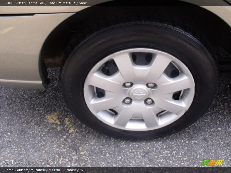 Radium Metallic / Sand 2000 Nissan Sentra GXE