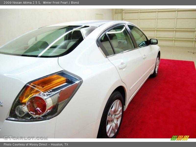Winter Frost Pearl / Blond 2009 Nissan Altima 2.5 S