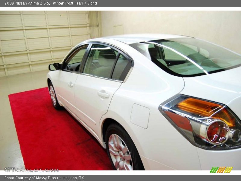 Winter Frost Pearl / Blond 2009 Nissan Altima 2.5 S