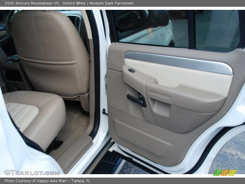 Oxford White / Medium Dark Parchment 2005 Mercury Mountaineer V6