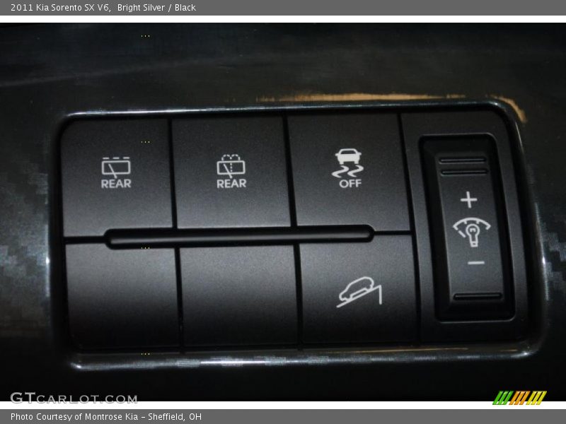 Bright Silver / Black 2011 Kia Sorento SX V6