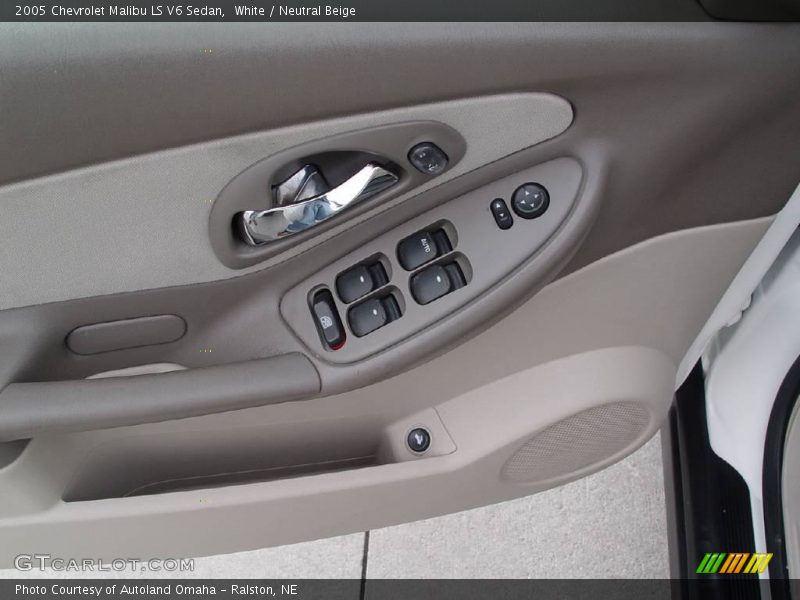 White / Neutral Beige 2005 Chevrolet Malibu LS V6 Sedan