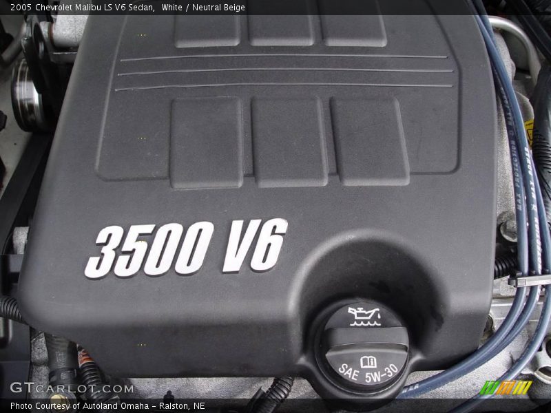 White / Neutral Beige 2005 Chevrolet Malibu LS V6 Sedan