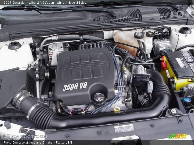 White / Neutral Beige 2005 Chevrolet Malibu LS V6 Sedan