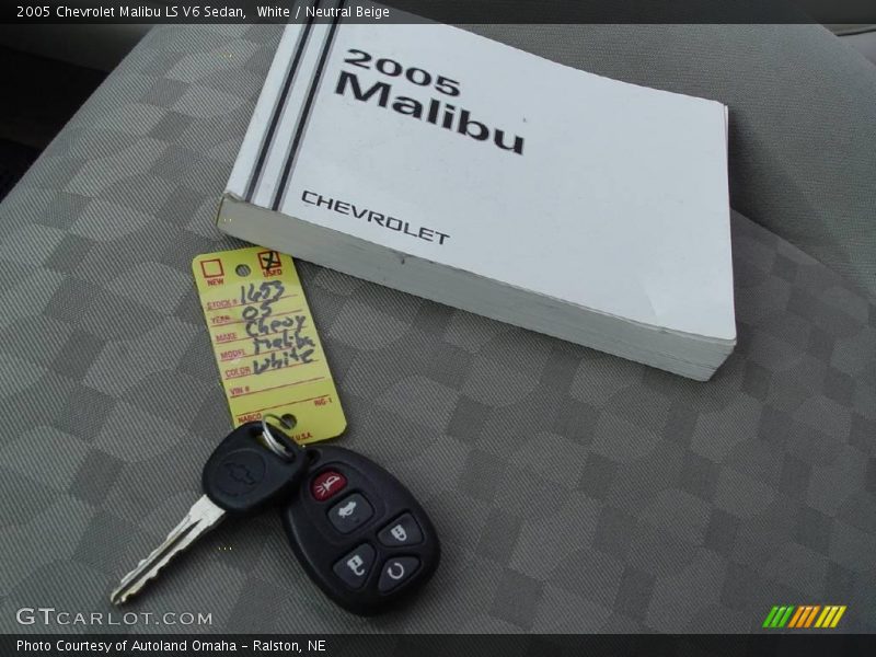 White / Neutral Beige 2005 Chevrolet Malibu LS V6 Sedan