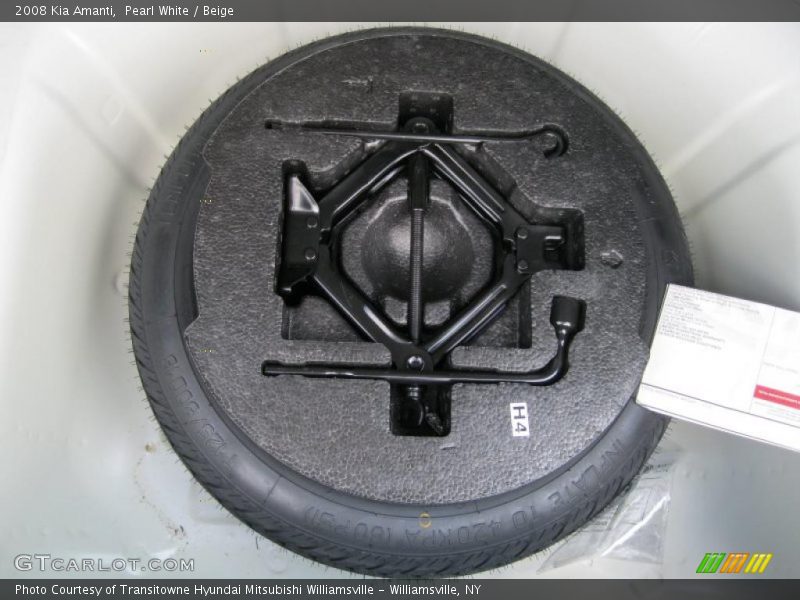Pearl White / Beige 2008 Kia Amanti