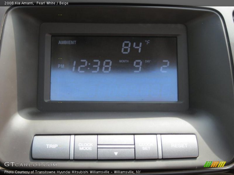 Pearl White / Beige 2008 Kia Amanti