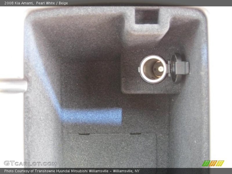 Pearl White / Beige 2008 Kia Amanti