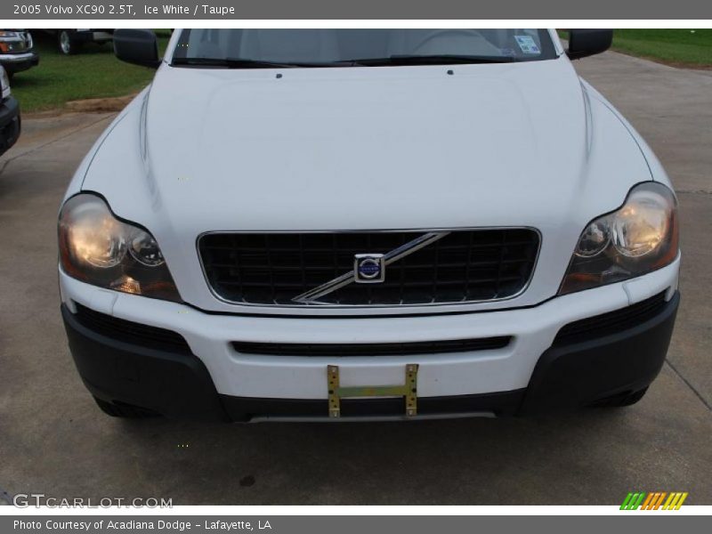Ice White / Taupe 2005 Volvo XC90 2.5T