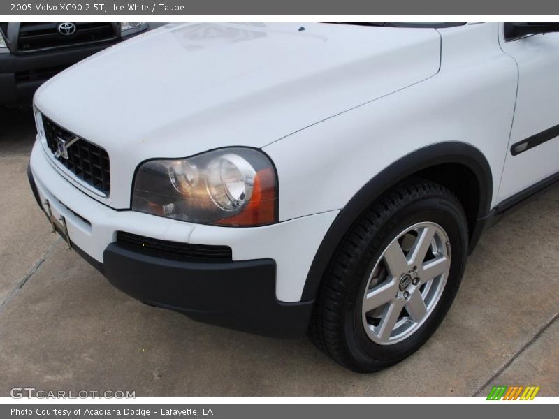 Ice White / Taupe 2005 Volvo XC90 2.5T
