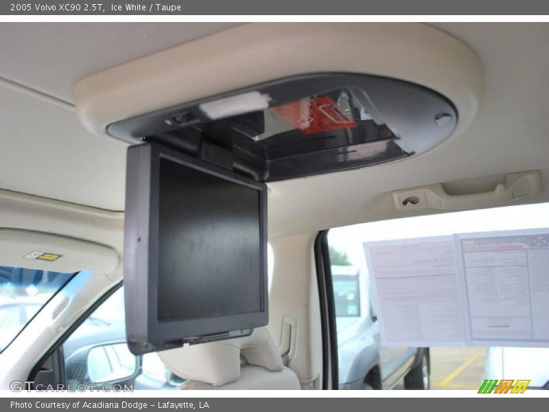 Ice White / Taupe 2005 Volvo XC90 2.5T