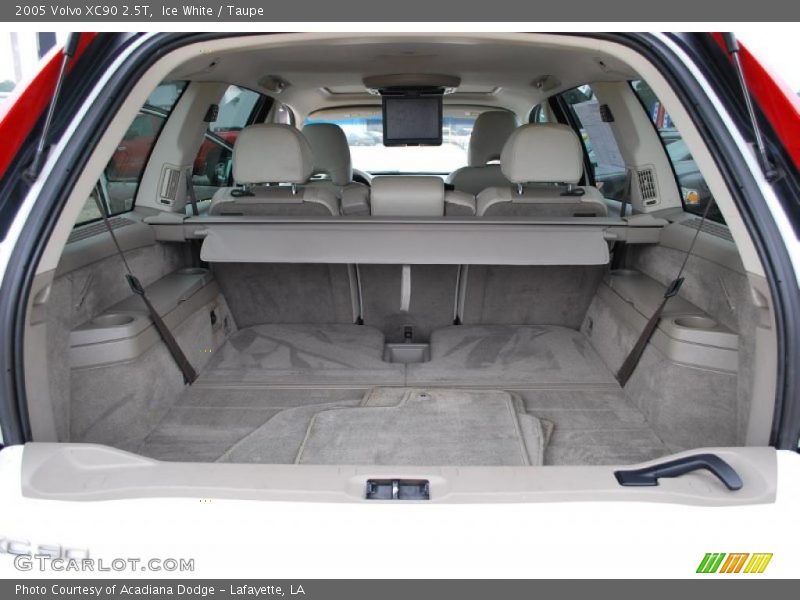 Ice White / Taupe 2005 Volvo XC90 2.5T