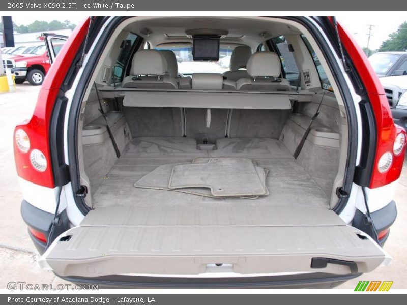Ice White / Taupe 2005 Volvo XC90 2.5T