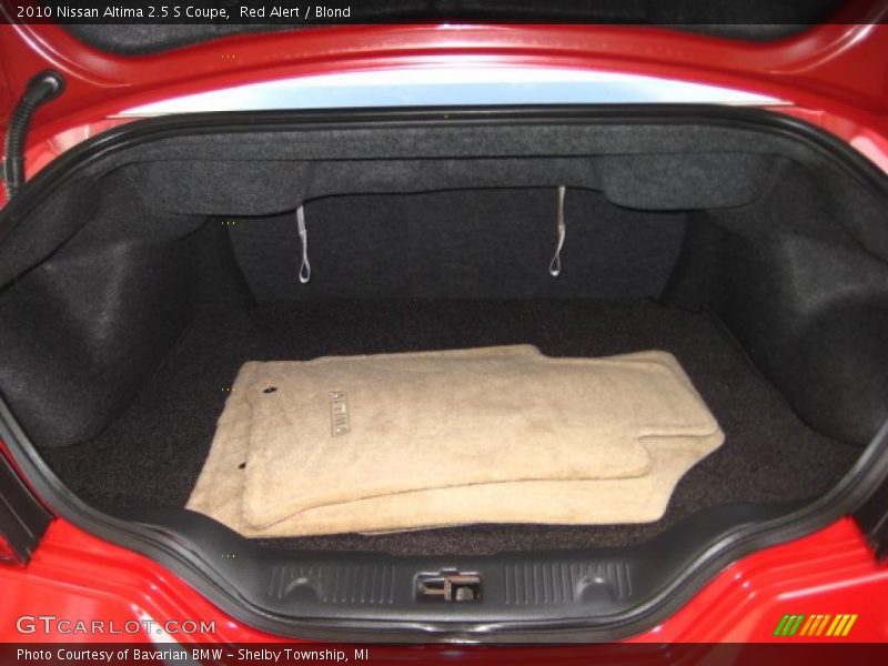 Red Alert / Blond 2010 Nissan Altima 2.5 S Coupe