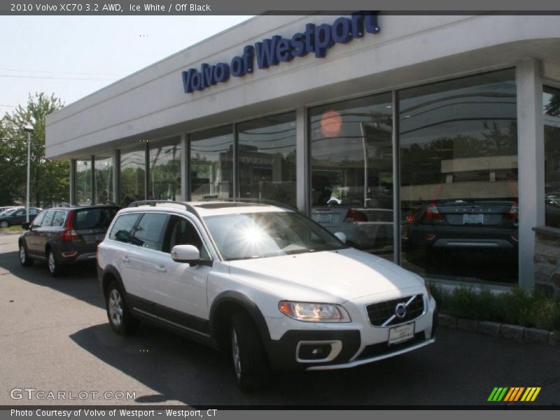 Ice White / Off Black 2010 Volvo XC70 3.2 AWD