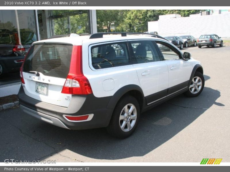 Ice White / Off Black 2010 Volvo XC70 3.2 AWD