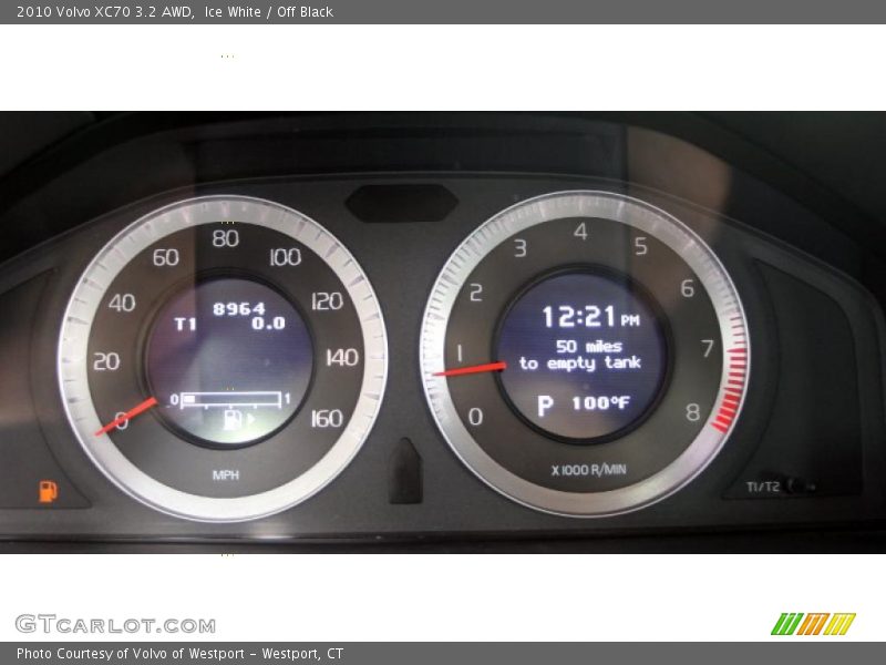 Ice White / Off Black 2010 Volvo XC70 3.2 AWD