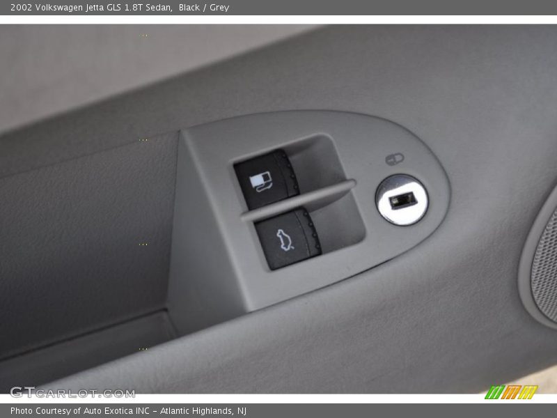 Black / Grey 2002 Volkswagen Jetta GLS 1.8T Sedan
