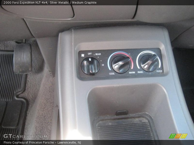 Silver Metallic / Medium Graphite 2000 Ford Expedition XLT 4x4