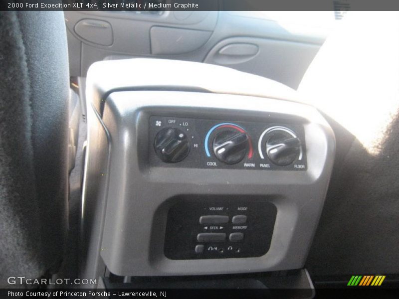 Silver Metallic / Medium Graphite 2000 Ford Expedition XLT 4x4