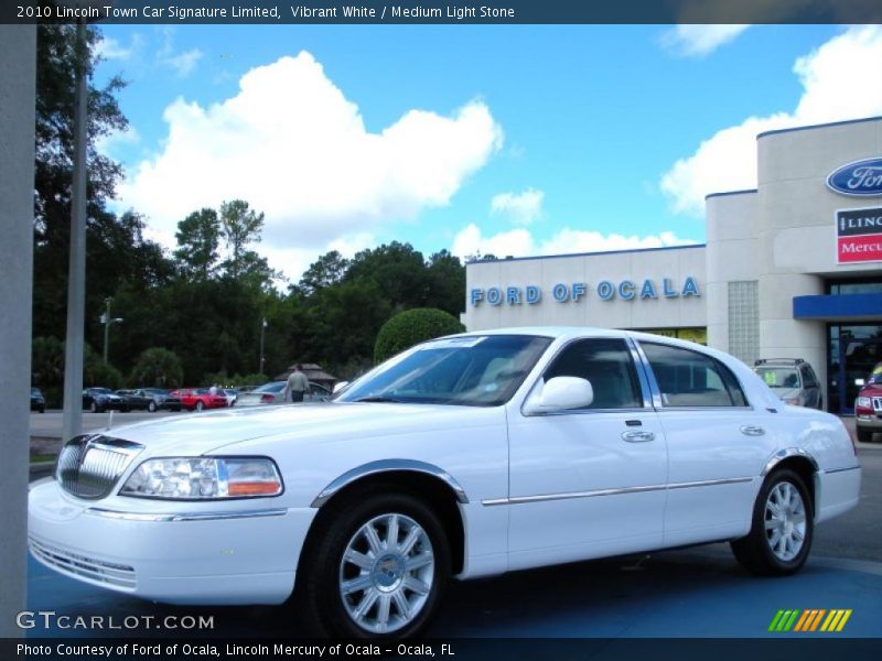 Vibrant White / Medium Light Stone 2010 Lincoln Town Car Signature Limited