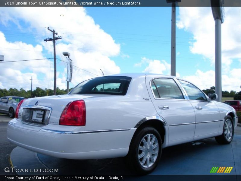 Vibrant White / Medium Light Stone 2010 Lincoln Town Car Signature Limited