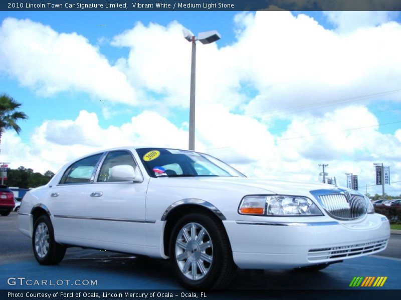 Vibrant White / Medium Light Stone 2010 Lincoln Town Car Signature Limited