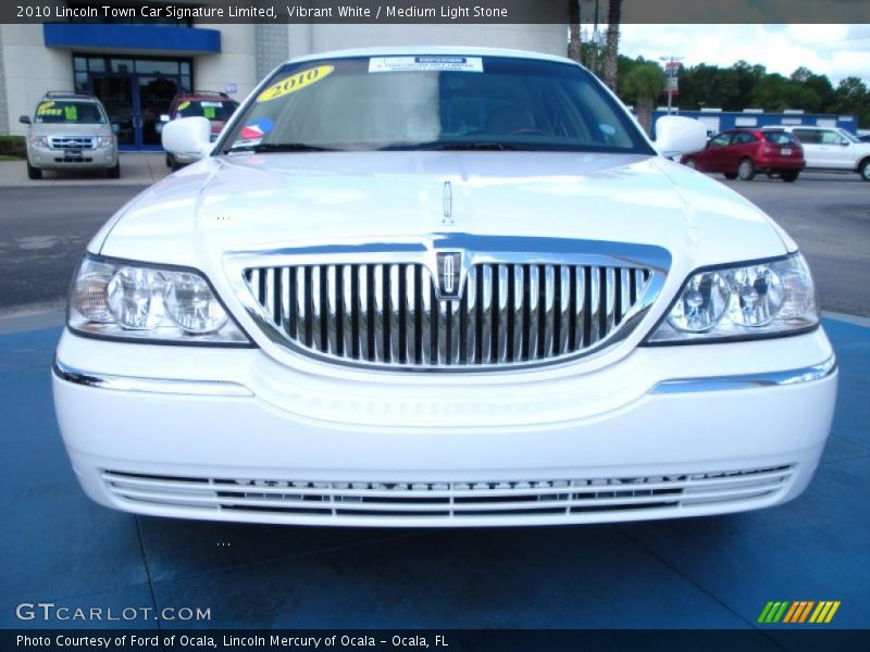 Vibrant White / Medium Light Stone 2010 Lincoln Town Car Signature Limited