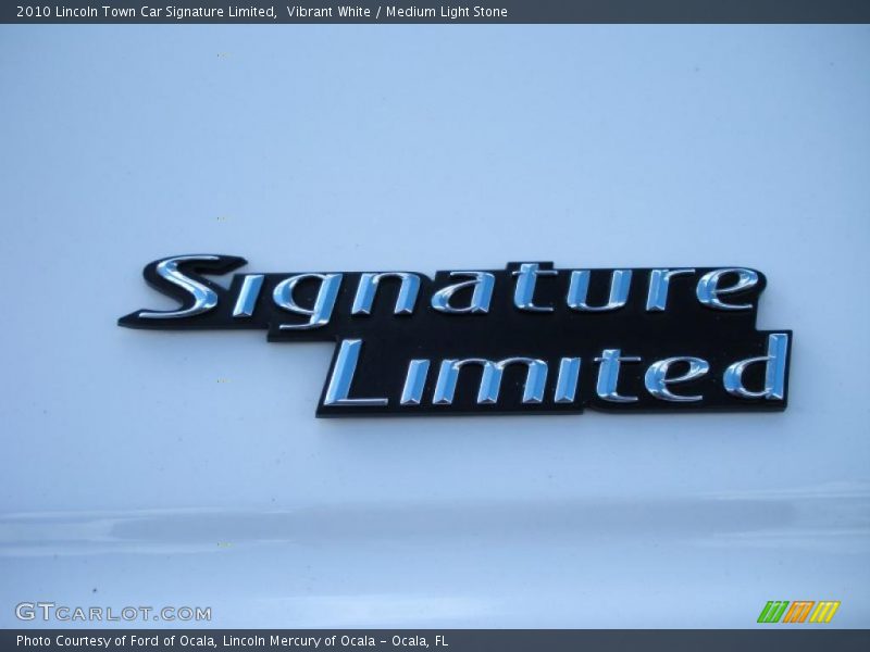 Vibrant White / Medium Light Stone 2010 Lincoln Town Car Signature Limited