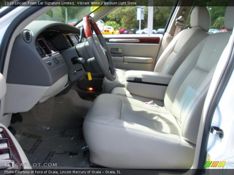 Vibrant White / Medium Light Stone 2010 Lincoln Town Car Signature Limited