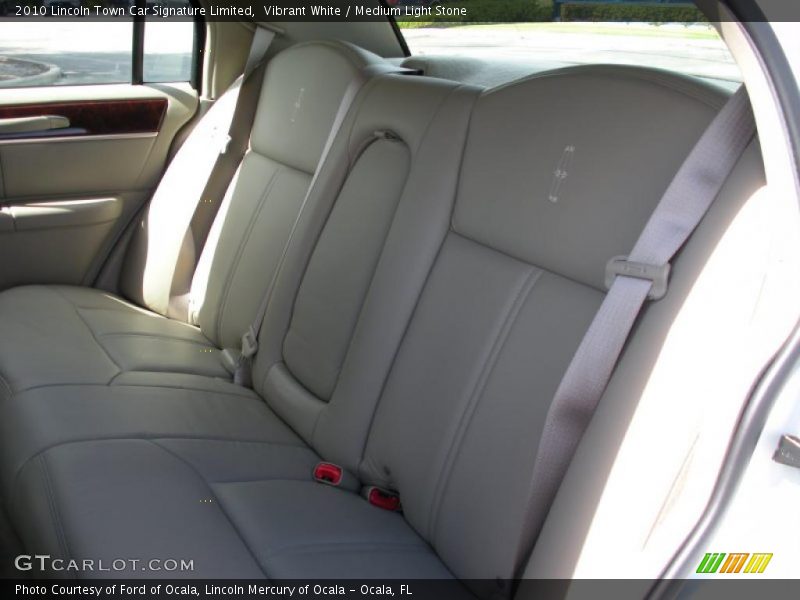Vibrant White / Medium Light Stone 2010 Lincoln Town Car Signature Limited
