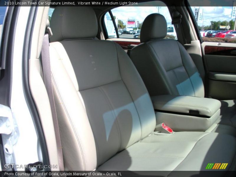 Vibrant White / Medium Light Stone 2010 Lincoln Town Car Signature Limited