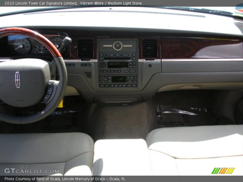 Vibrant White / Medium Light Stone 2010 Lincoln Town Car Signature Limited