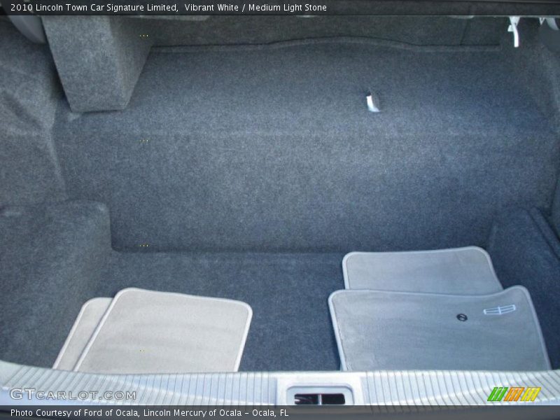 Vibrant White / Medium Light Stone 2010 Lincoln Town Car Signature Limited