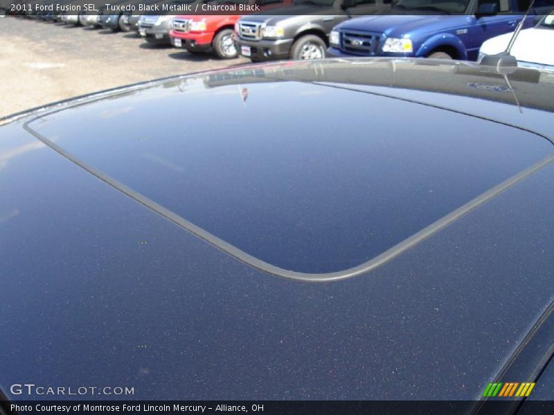 Tuxedo Black Metallic / Charcoal Black 2011 Ford Fusion SEL