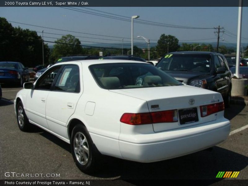 Super White / Oak 2000 Toyota Camry LE V6