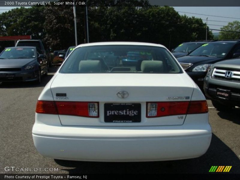 Super White / Oak 2000 Toyota Camry LE V6