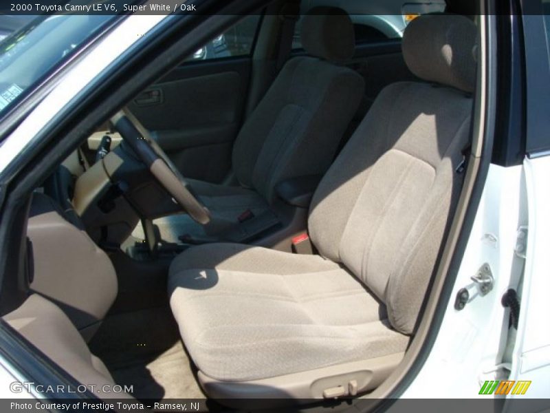 Super White / Oak 2000 Toyota Camry LE V6