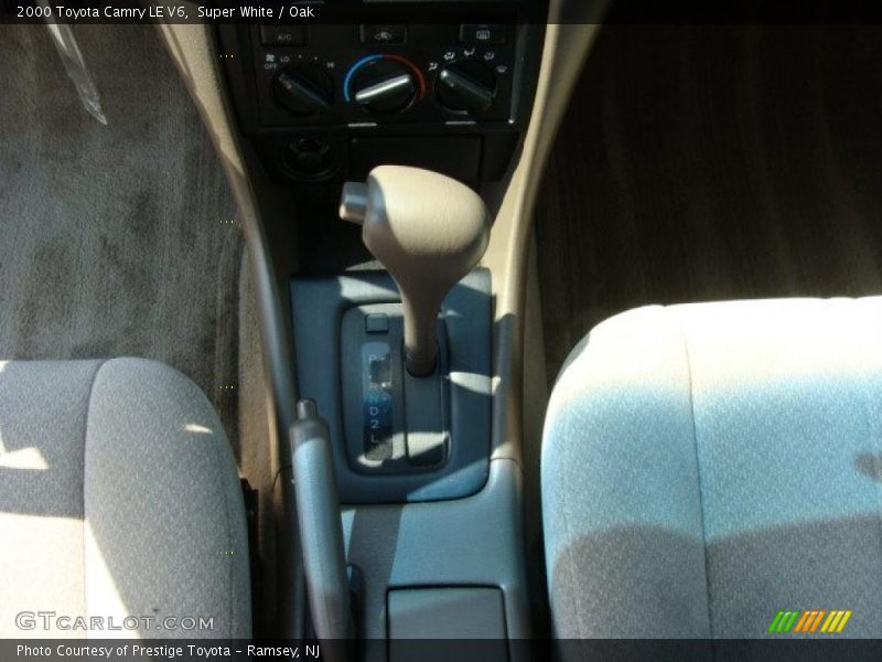 Super White / Oak 2000 Toyota Camry LE V6