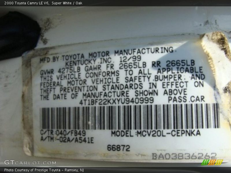 Super White / Oak 2000 Toyota Camry LE V6