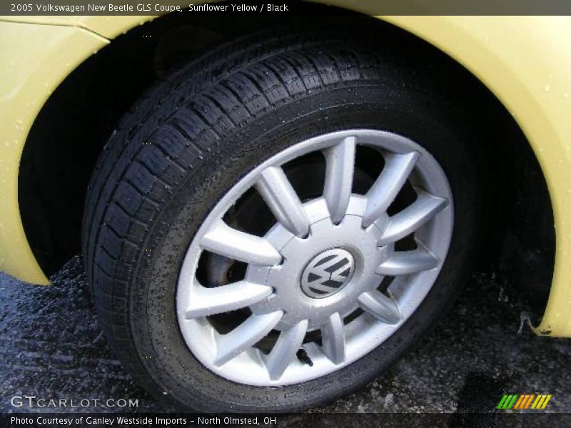 Sunflower Yellow / Black 2005 Volkswagen New Beetle GLS Coupe