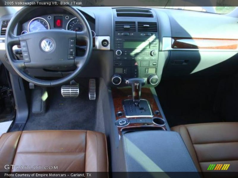 Black / Teak 2005 Volkswagen Touareg V8