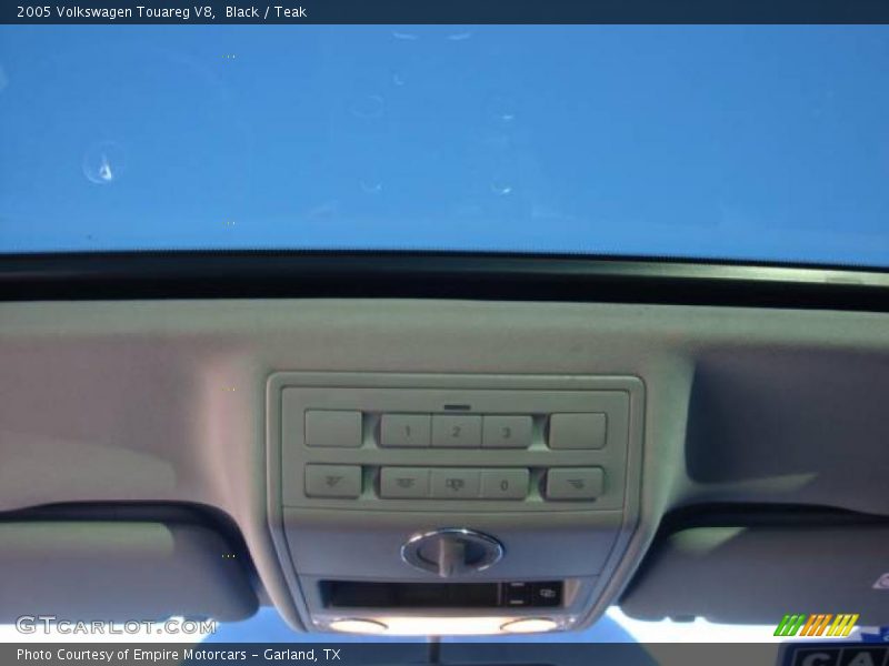 Black / Teak 2005 Volkswagen Touareg V8