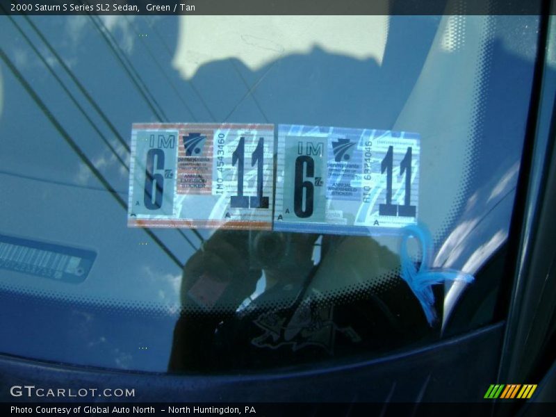 Green / Tan 2000 Saturn S Series SL2 Sedan